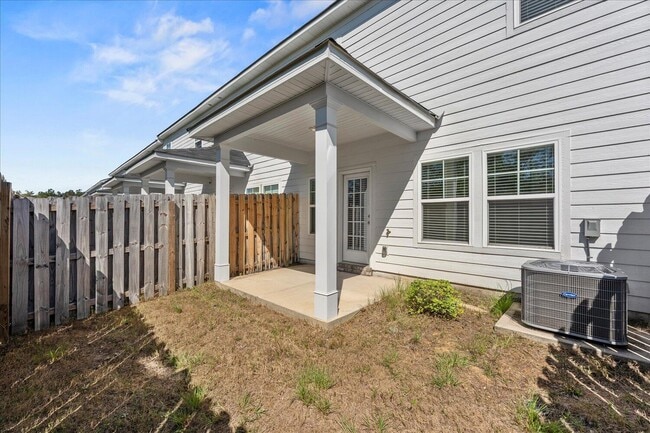 Building Photo - 1071 Linsmore Ave