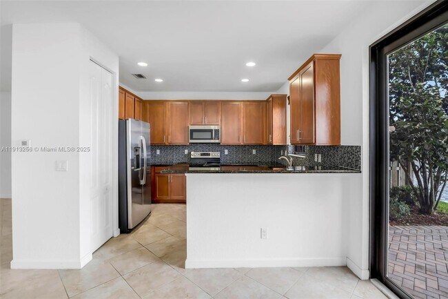 Building Photo - 9583 Town Parc Cir N