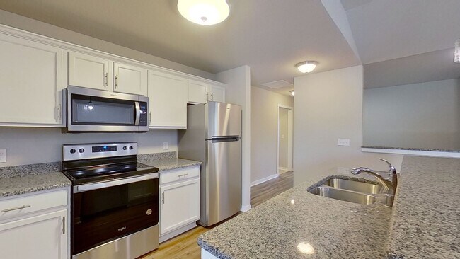 Building Photo - Condo Style Upper 2 Bedroom 1 Bathroom Apartment