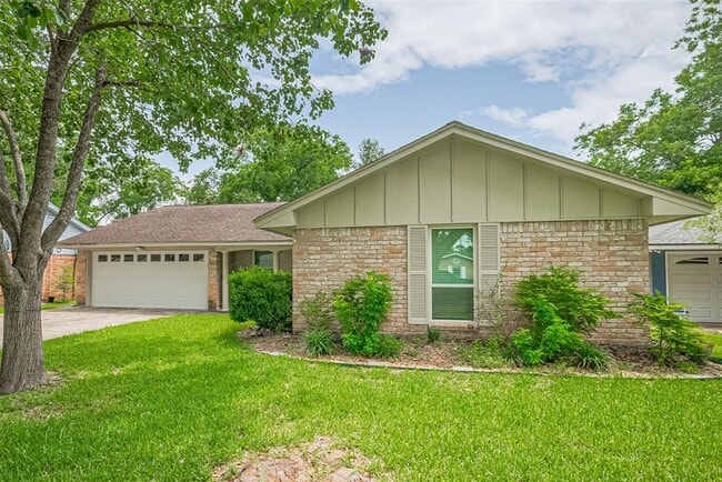 Building Photo - 9011 Bintliff Dr
