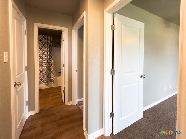 Building Photo - 308 Oak Ridge Dr