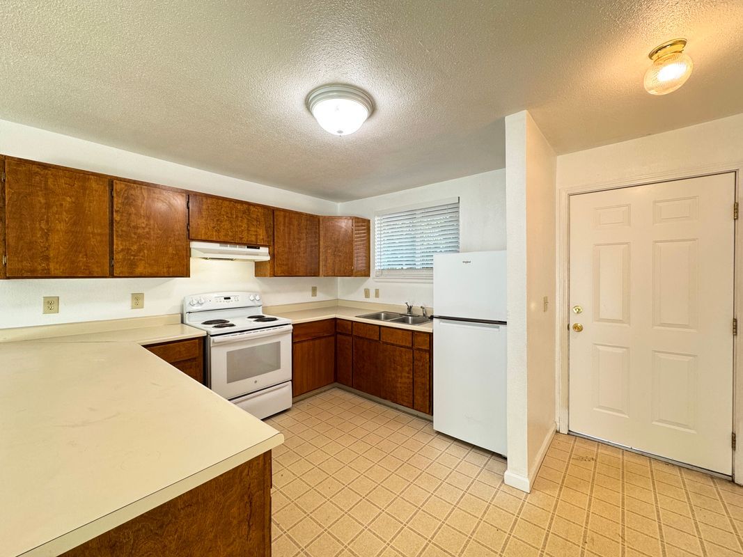 Building Photo - 2148 Primrose Dr