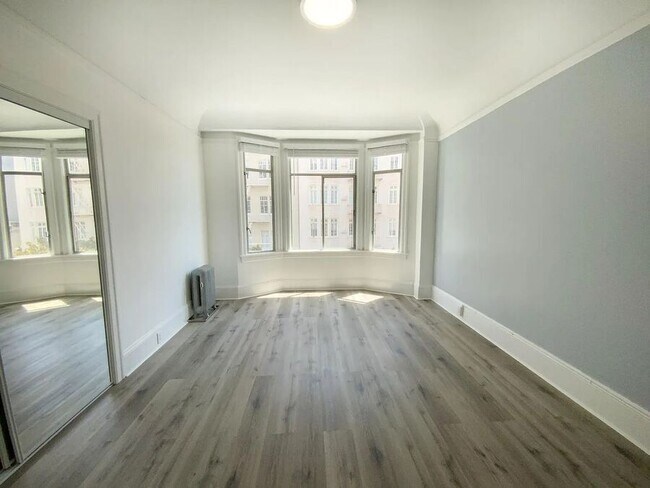 Building Photo - 525 Leavenworth St
