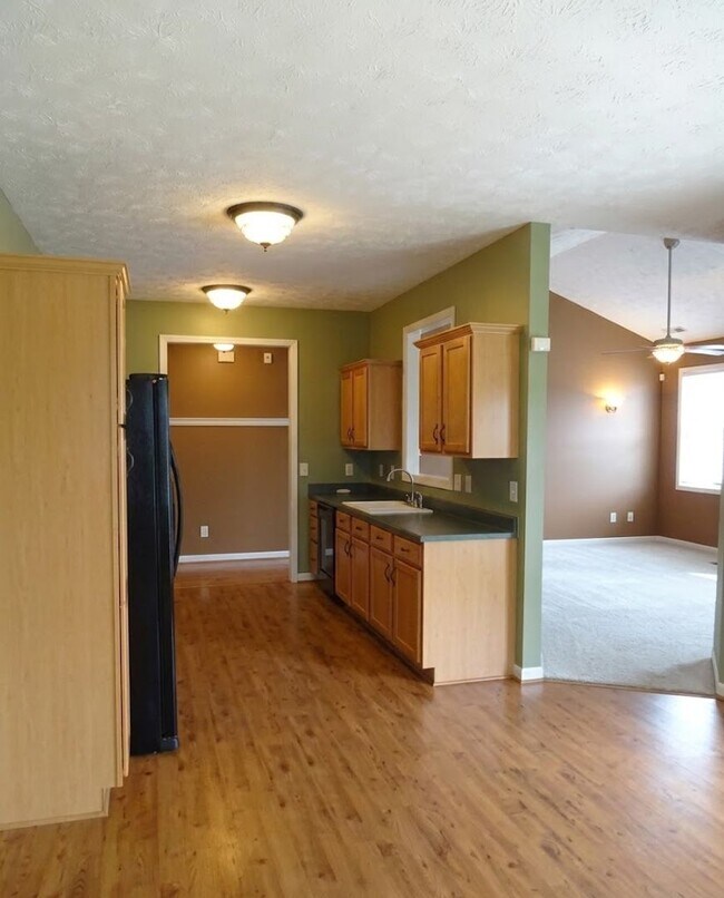 Building Photo - 1241 Mingary Ave