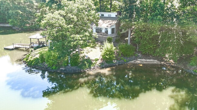 Building Photo - 16920 Landover Rd