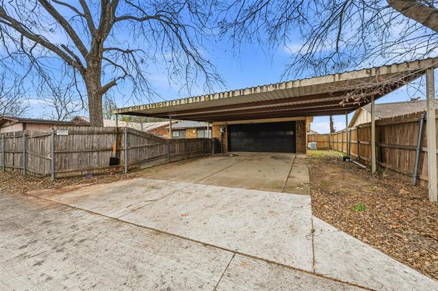 Building Photo - 2102 Lewis Trail