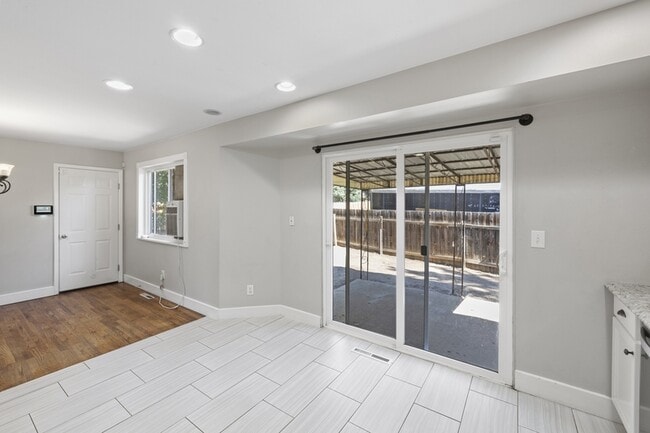 Building Photo - 1033 Turley Dr