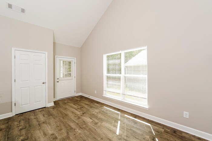 Building Photo - 170 Willowridge Ln