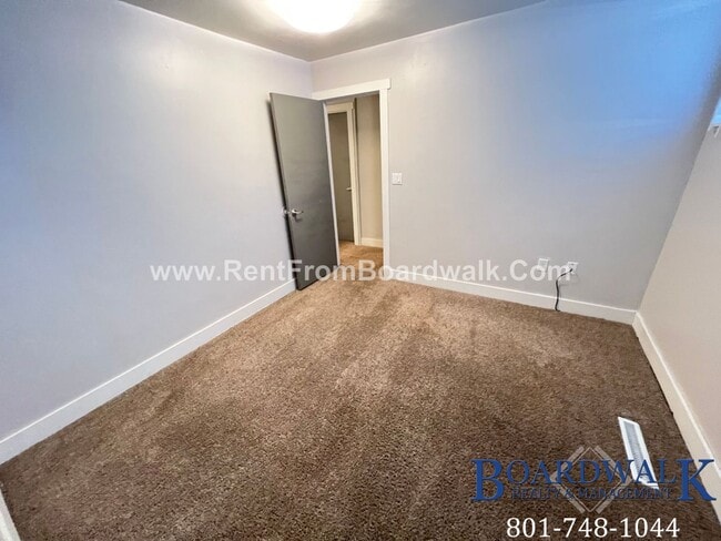 Building Photo - 1660 E 8600 S