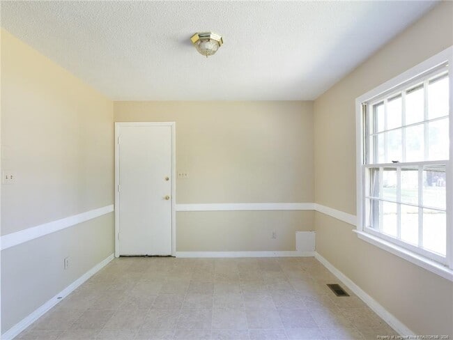 Building Photo - 3249 Glenmore Dr