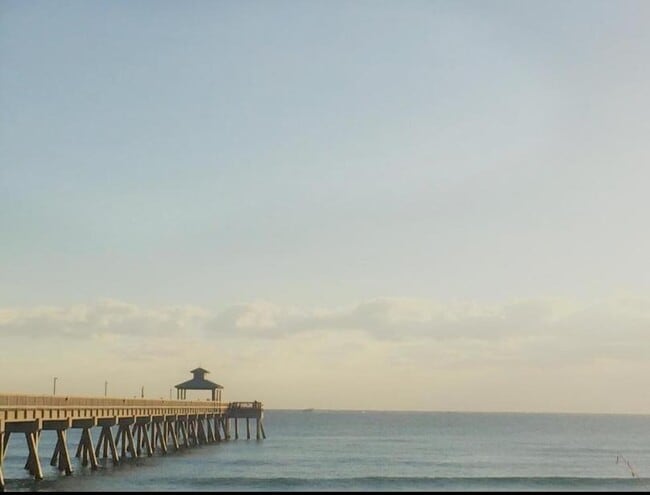 Building Photo - 924 SW 9th St Cir