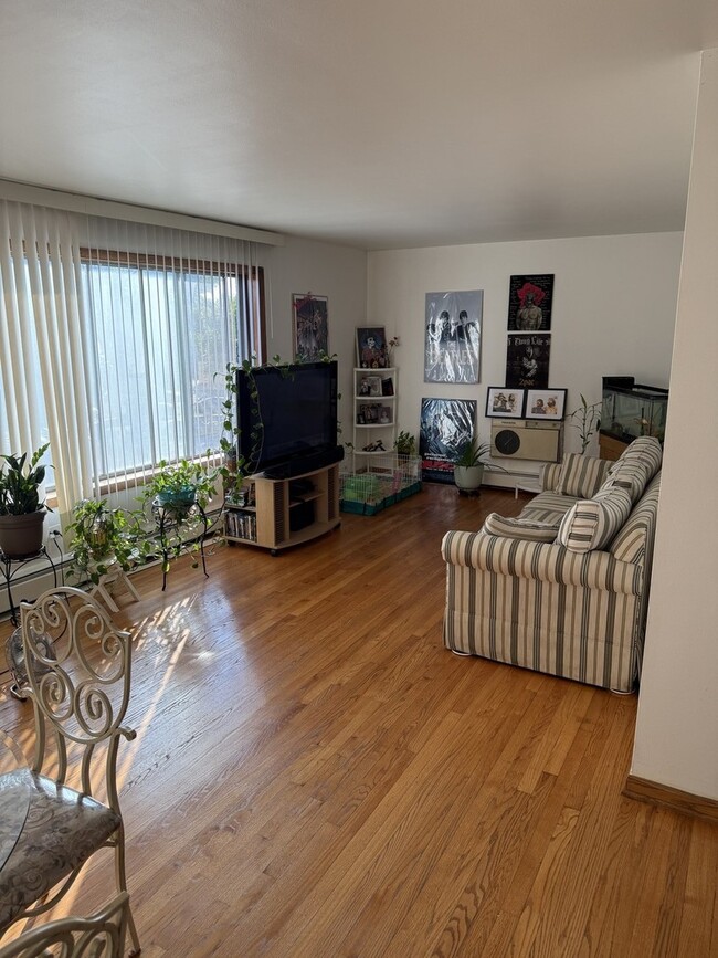 Building Photo - 3852 N Elston Ave