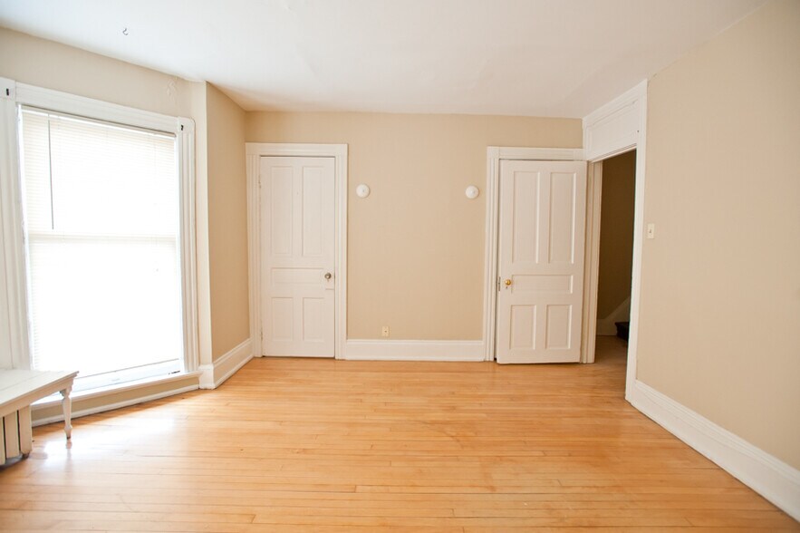 Building Photo - 2216 E Ivanhoe Pl