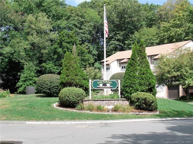 Building Photo - 44 Oak Forest Dr