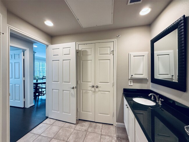 Building Photo - 2400 McCue Rd