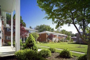 Building Photo - Saddle Brook Apartments