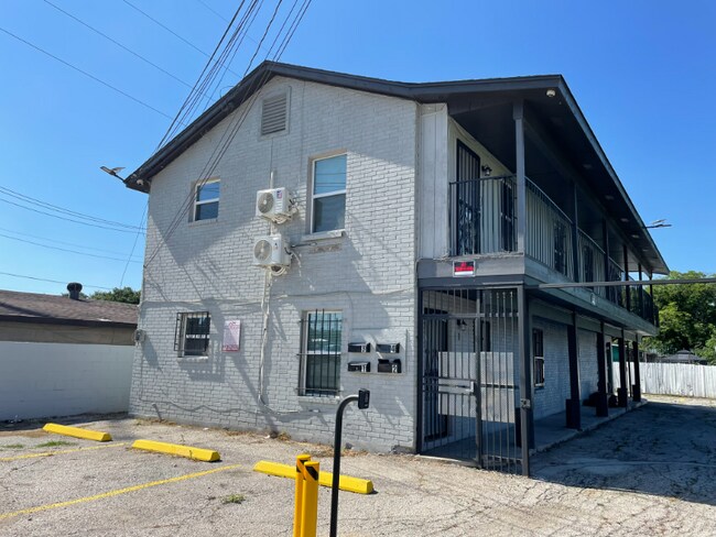 Building Photo - 5135 W Commerce St