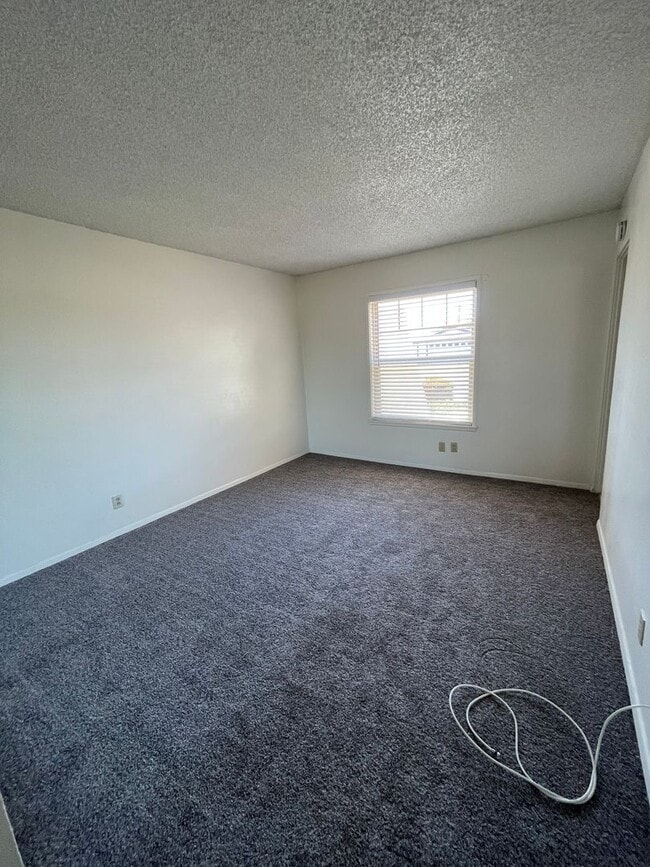Building Photo - Beautifully Maintained Northern Vandenberg...