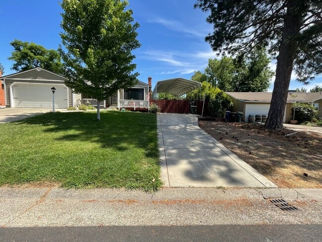 Building Photo - Charming & Unique Fair Oaks Home with Deta...