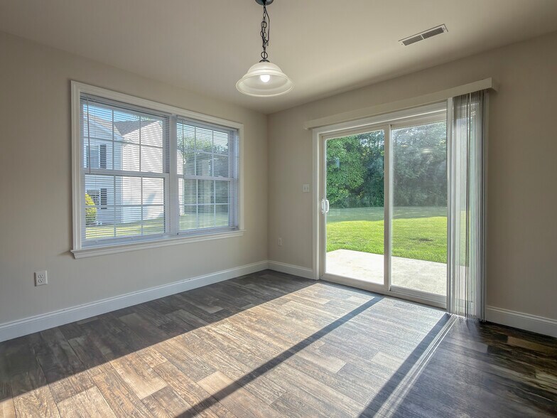 Building Photo - 141 Cedarwood Dr