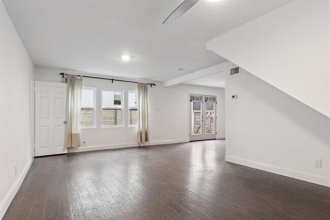 Building Photo - 2814 Gonzales St