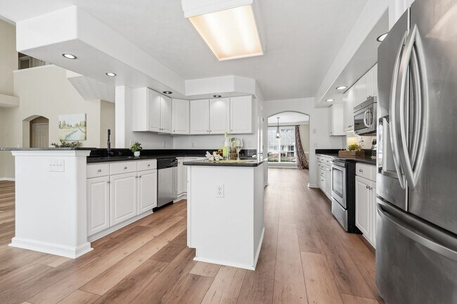 Building Photo - Freshly Renovated & Ready NOW! A First-Time Rental in Castleton! Pet Friendly - Fenced Yard - Gre...