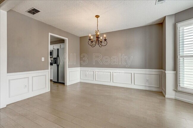 Building Photo - 2540 Alvecot Cir SE
