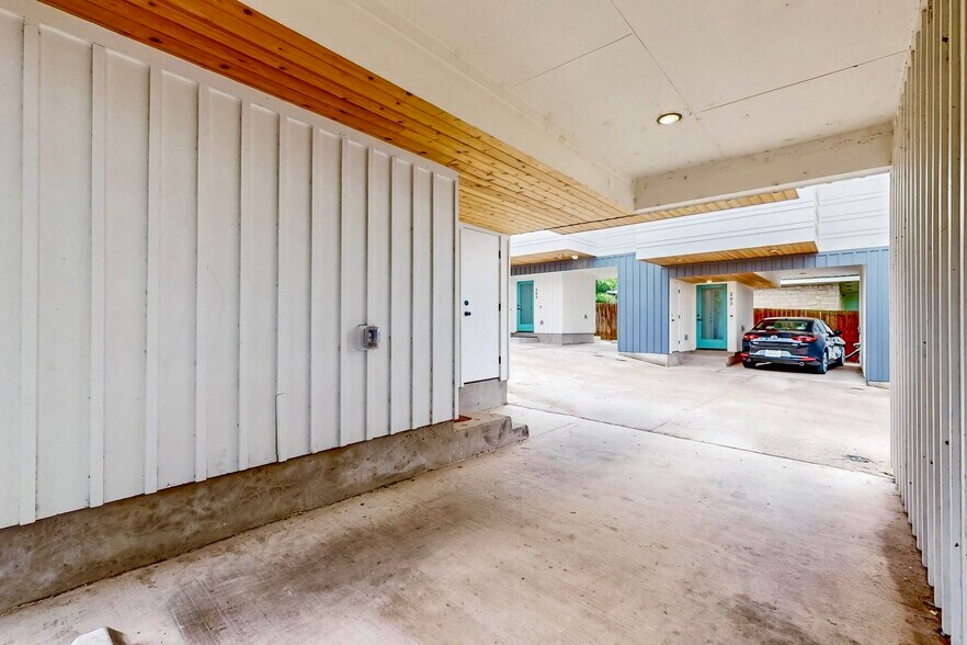 Building Photo - 913 Duncan Ln