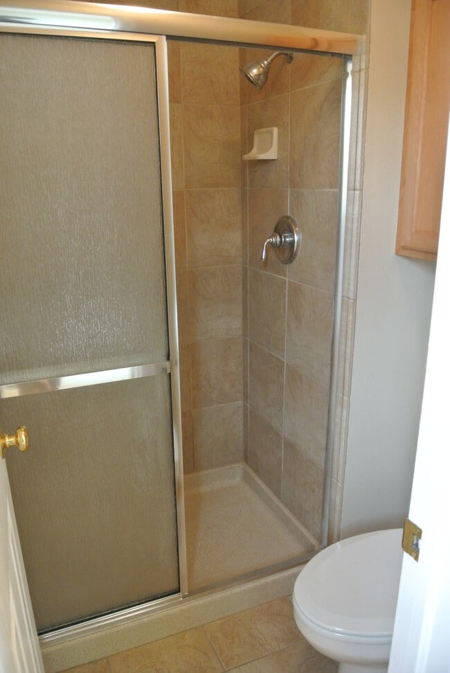 Building Photo - 1080 Fairway Ct