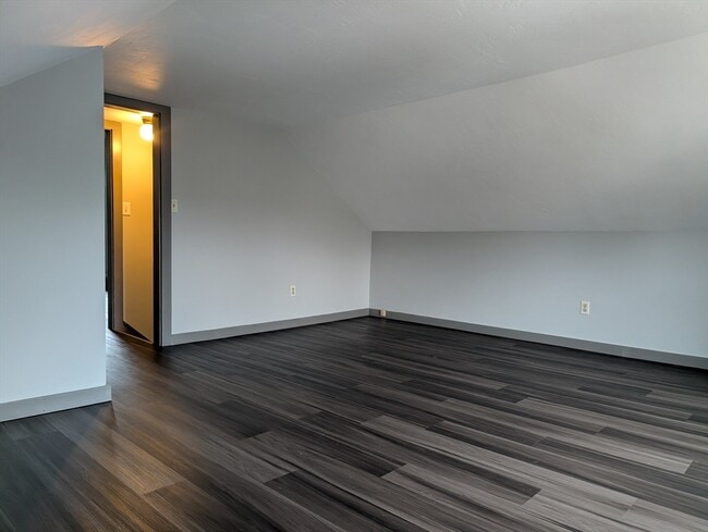 Building Photo - 36 Main St