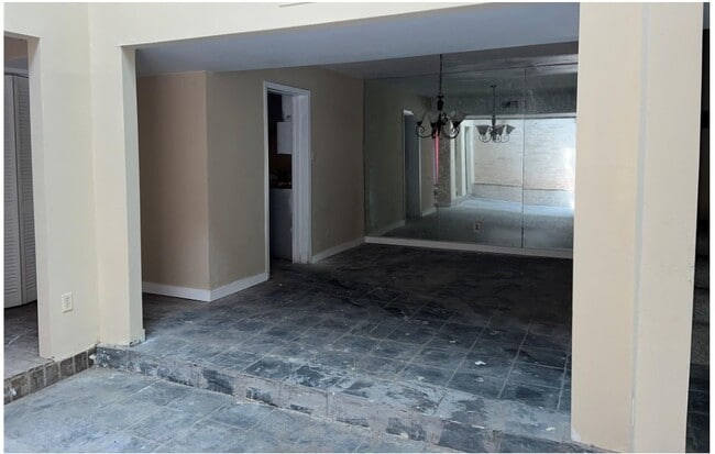 Building Photo - 4560 Bellaire Blvd