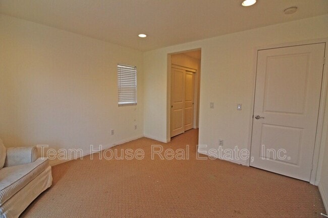 Building Photo - 28440 Mirabelle Ln
