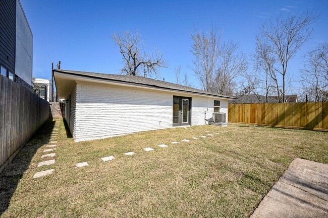 Building Photo - 4710 Hershe St