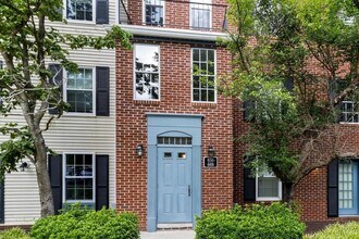 Building Photo - Broadneck Schools! 2 Bedroom Townhouse Sty...