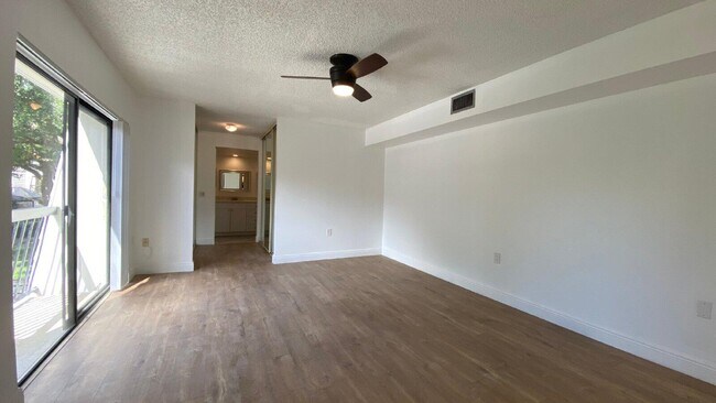 Building Photo - 1522 15th Terrace