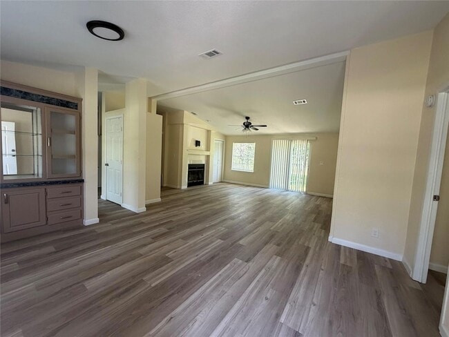 Building Photo - 236 Live Oak Dr