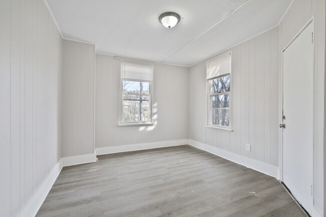 Building Photo - 1104 Brabec St