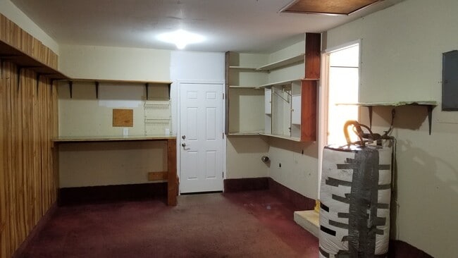 Building Photo - Cozy 2 Bed, 1 Bath duplex with large yard - Won't Last Long!