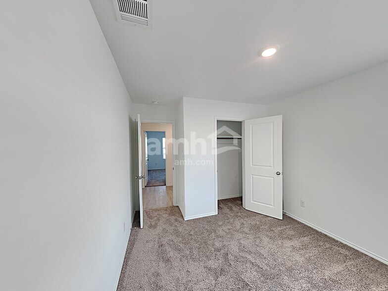 Building Photo - 5439 Elm Valley Dr