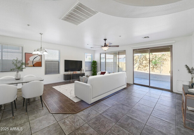 Building Photo - 9010 W Eagle Talon Dr