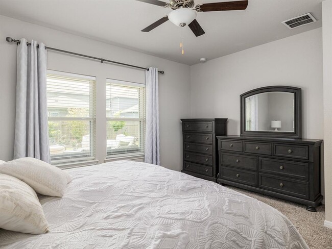 Building Photo - 2810 Dell Hollow Dr