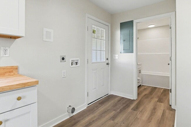 Building Photo - Completely remodeled 3 br 1 bath located in Evergreen NC east commute to Lumberton, Whiteville, E...