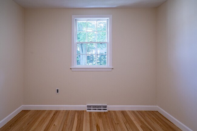 Building Photo - 10 Colburn St