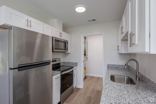 1BR, 1BA - 650SF - Kitchen