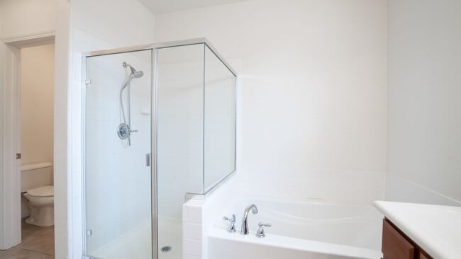 Building Photo - MODERN AND CONVENIENT 3 BR/2.5 BA LIVING I...