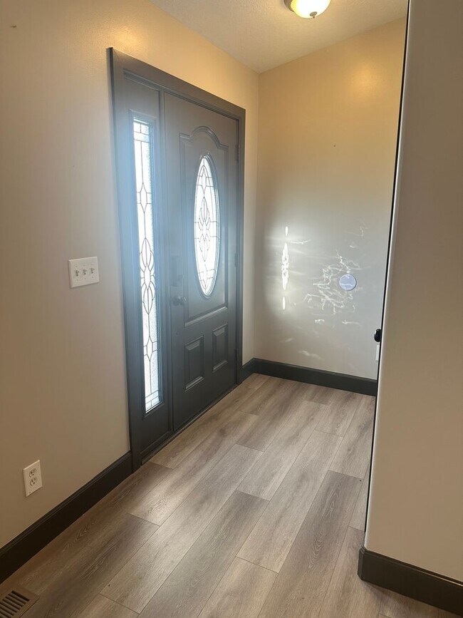 Building Photo - Beautiful Home For Rent!