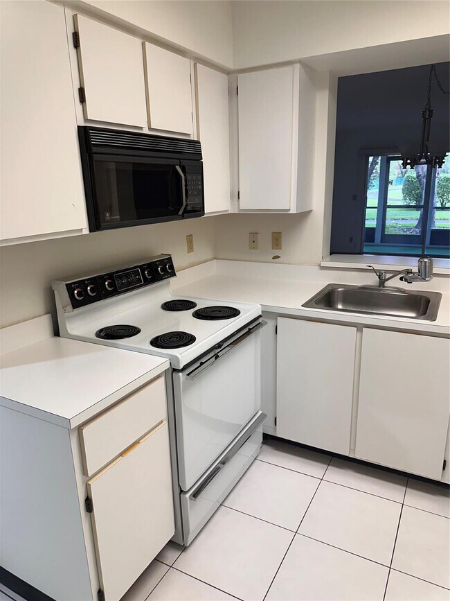 Building Photo - 7281 Amberly Ln