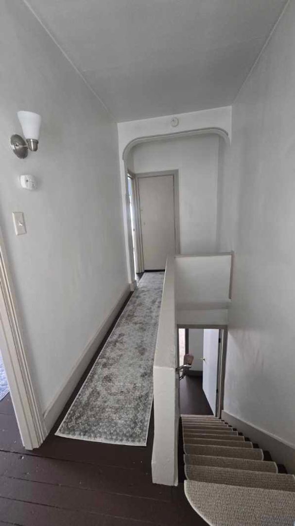 Building Photo - 1221 E Philadelphia St