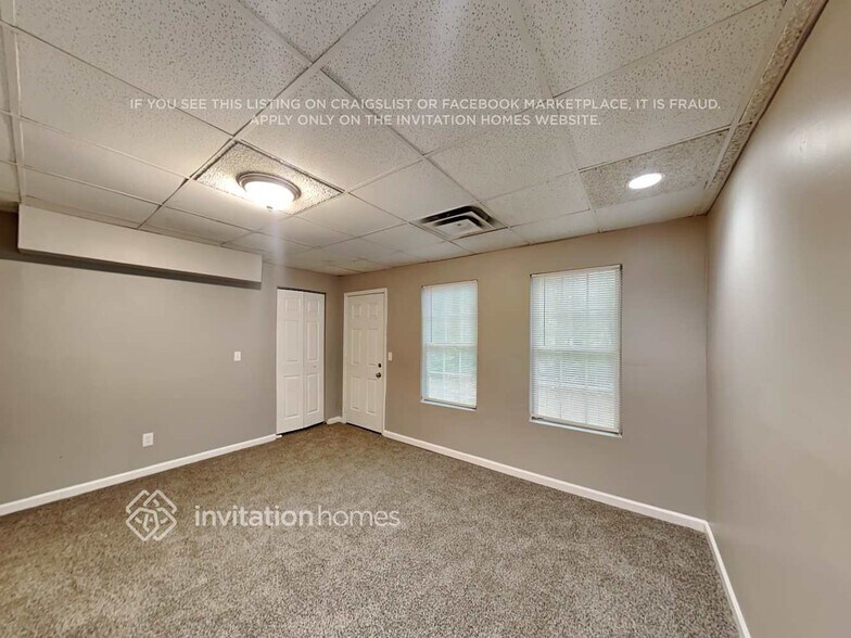Building Photo - 2318 Sandspring Dr SW
