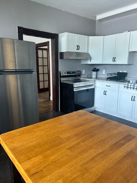 Building Photo - 223 Union Ave